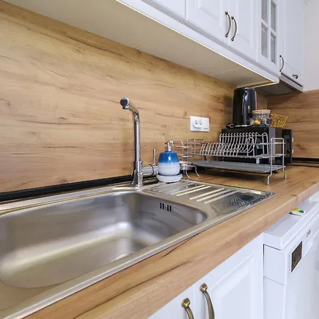 Ldv 13 Free Private Parking Apartment