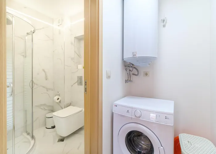 Ldv 13 Free Private Parking *